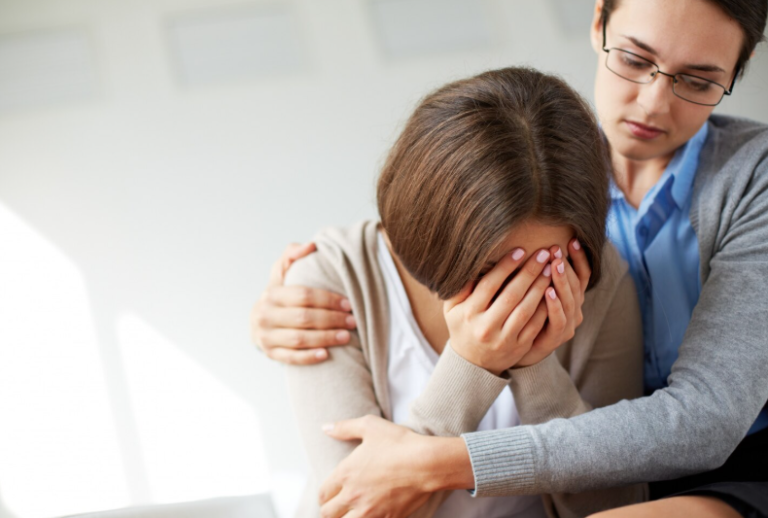 Supportive conversation between addiction therapist and patient during addiction recovery