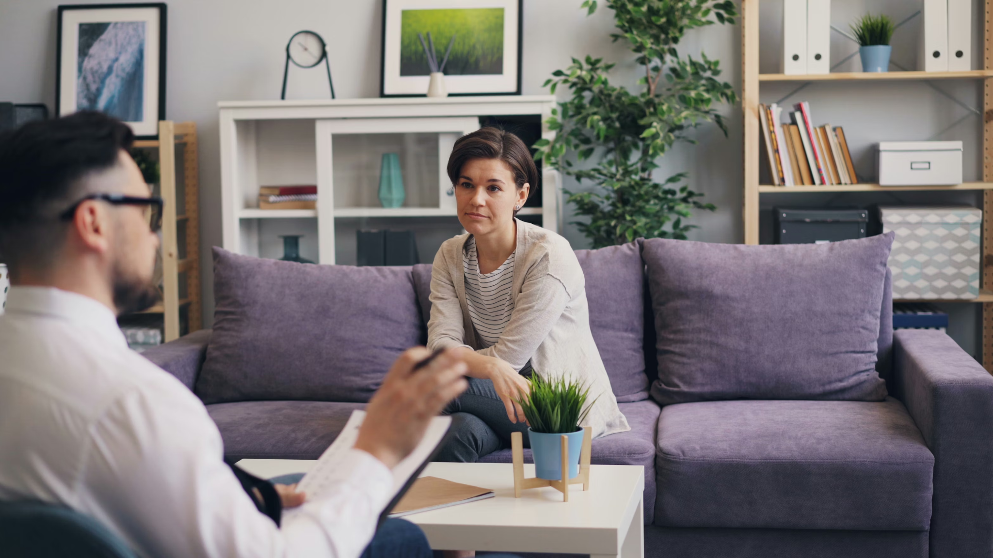 Therapist speaking with a patient during an addiction aftercare counseling session in a comfortable setting