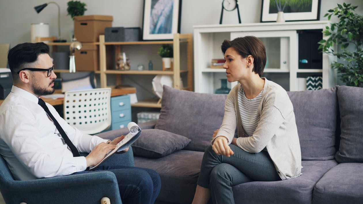 Patient receiving behavioral support from counselor during opioid stabilization phase in outpatient treatment setting