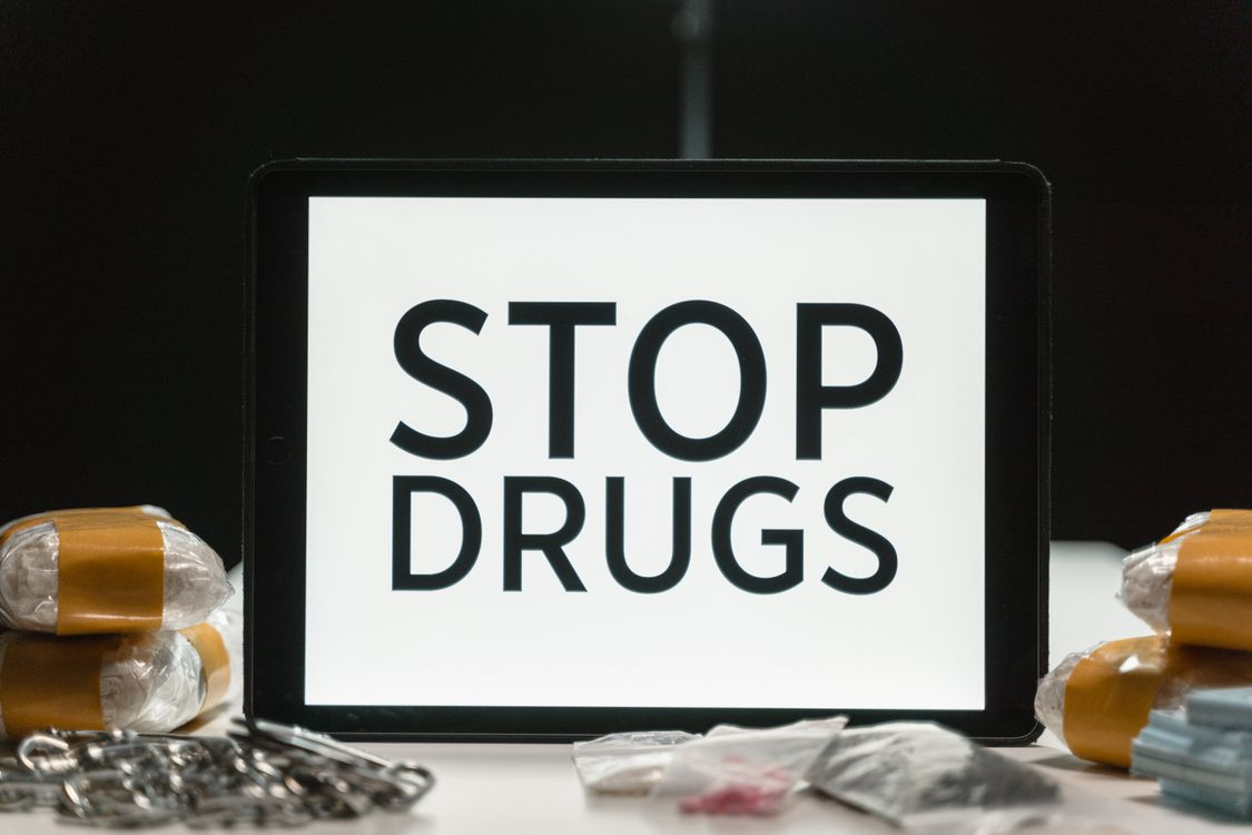 An image of a sign that says stop drugs